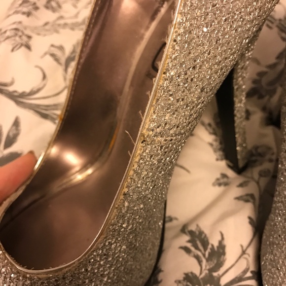 Glo silver glitter heals. Size 8 - Picture 5 of 5